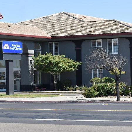 Baymont By Wyndham Manteca Hotel Екстериор снимка