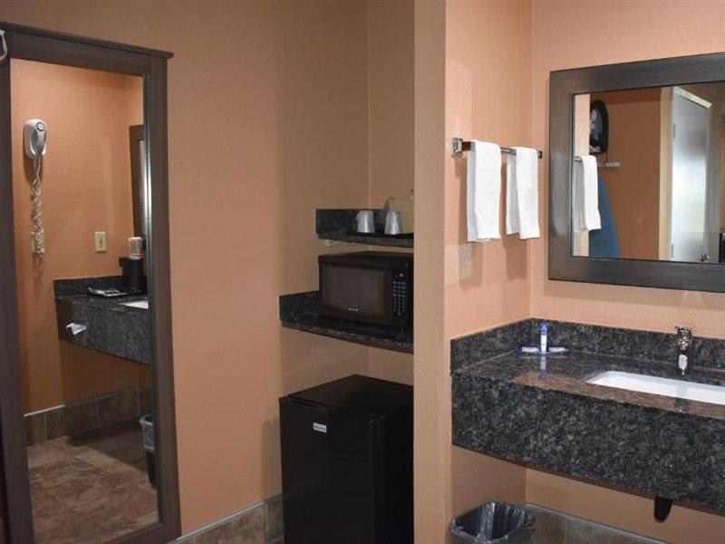 Baymont By Wyndham Manteca Hotel Екстериор снимка