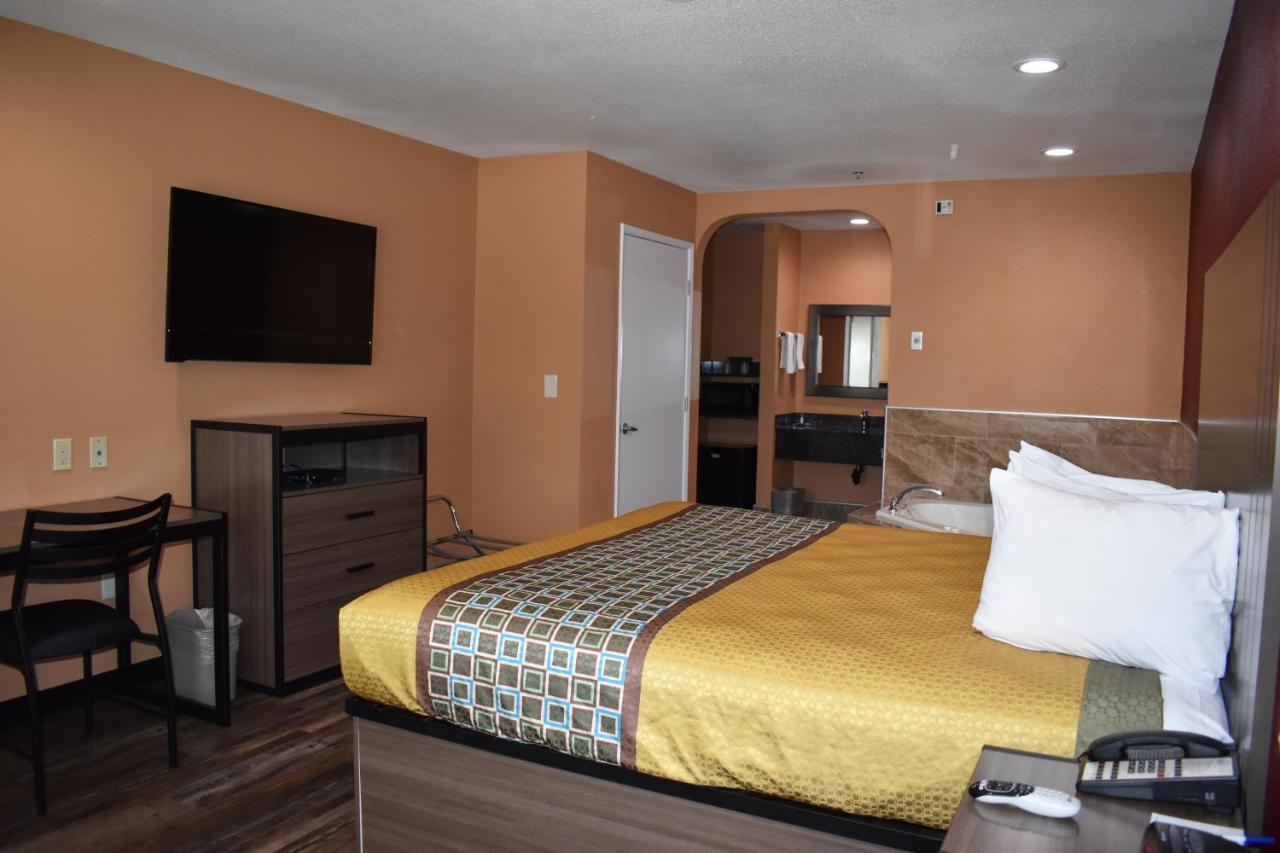 Baymont By Wyndham Manteca Hotel Екстериор снимка