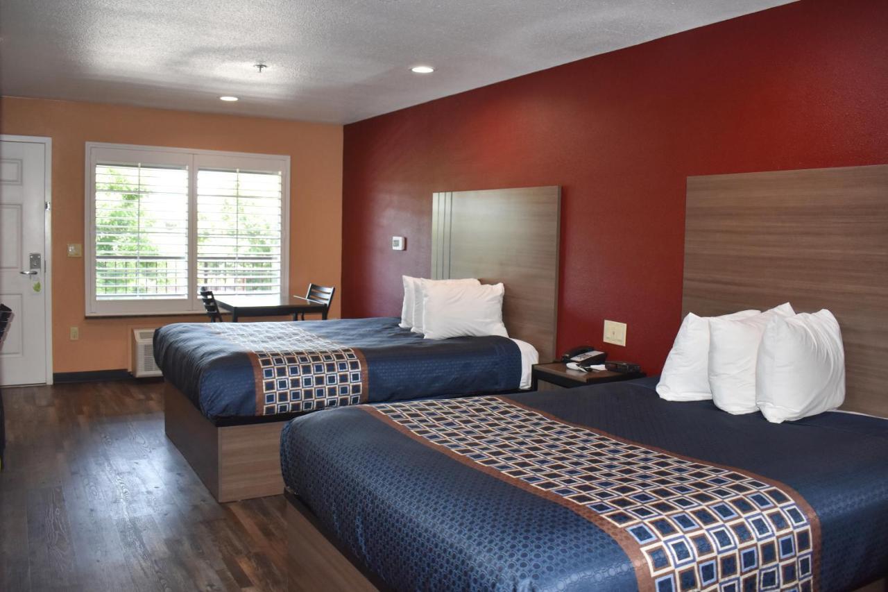 Baymont By Wyndham Manteca Hotel Екстериор снимка